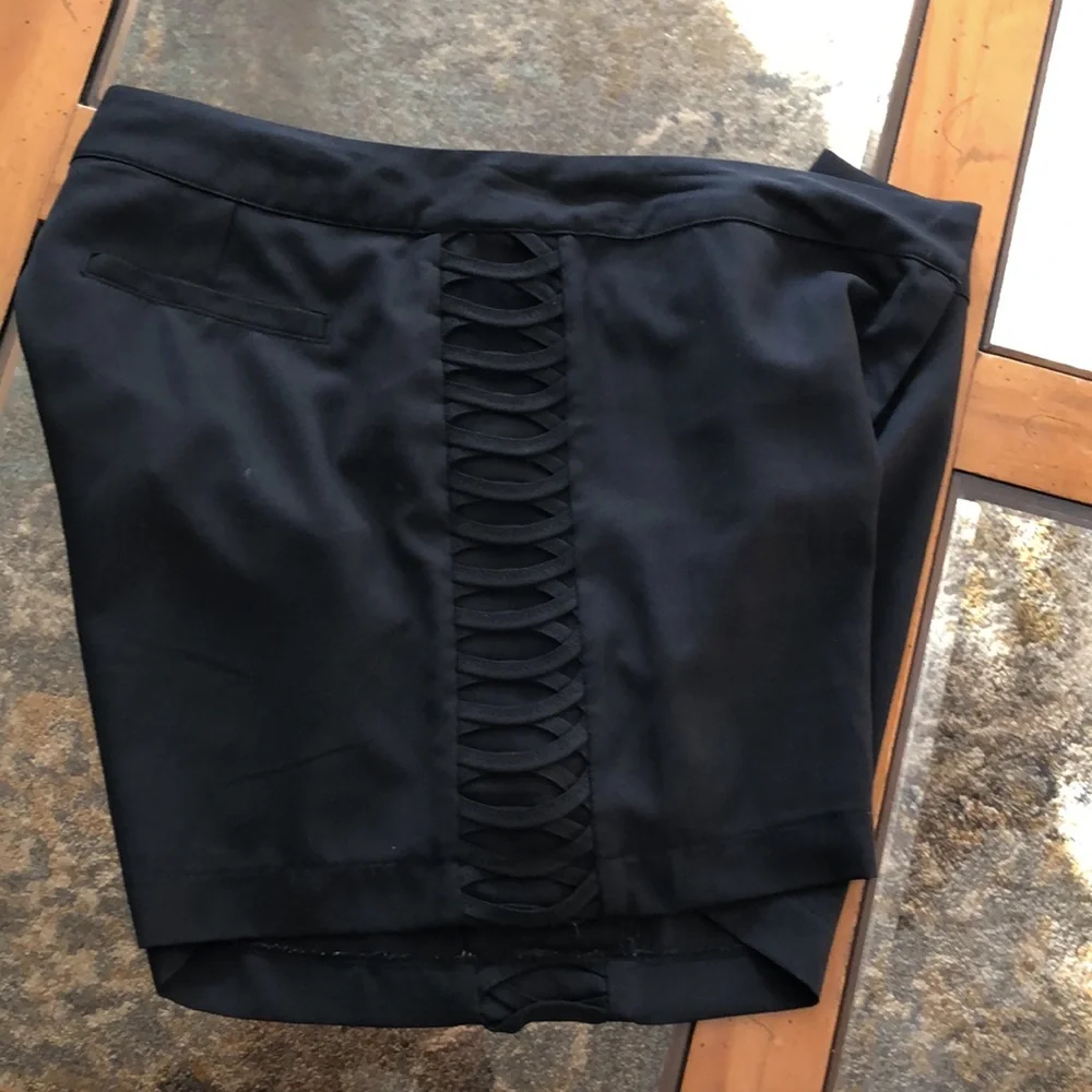 Shorts - Picture 3 of 4